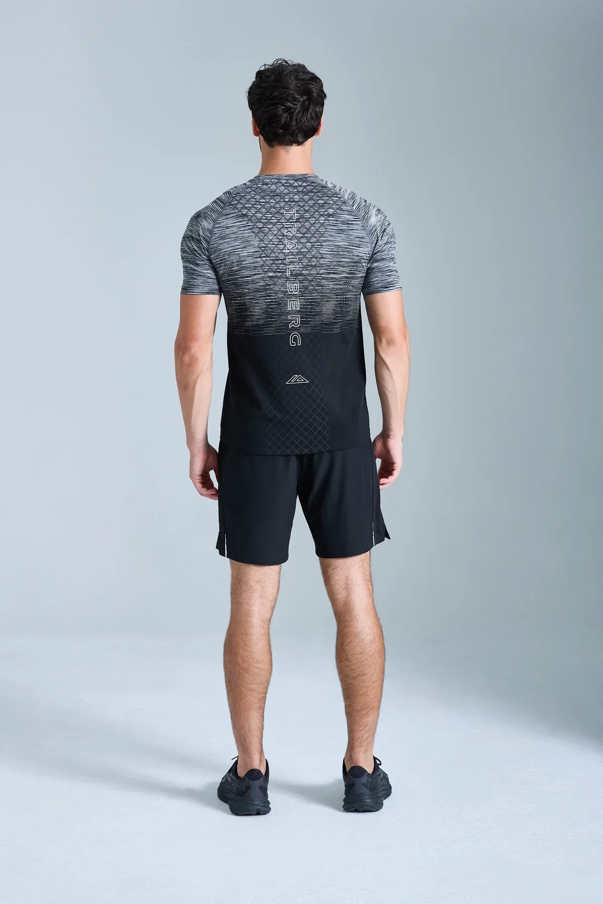 Trailberg Seamless Stride Black Set - T Shirt / Short - Image 4
